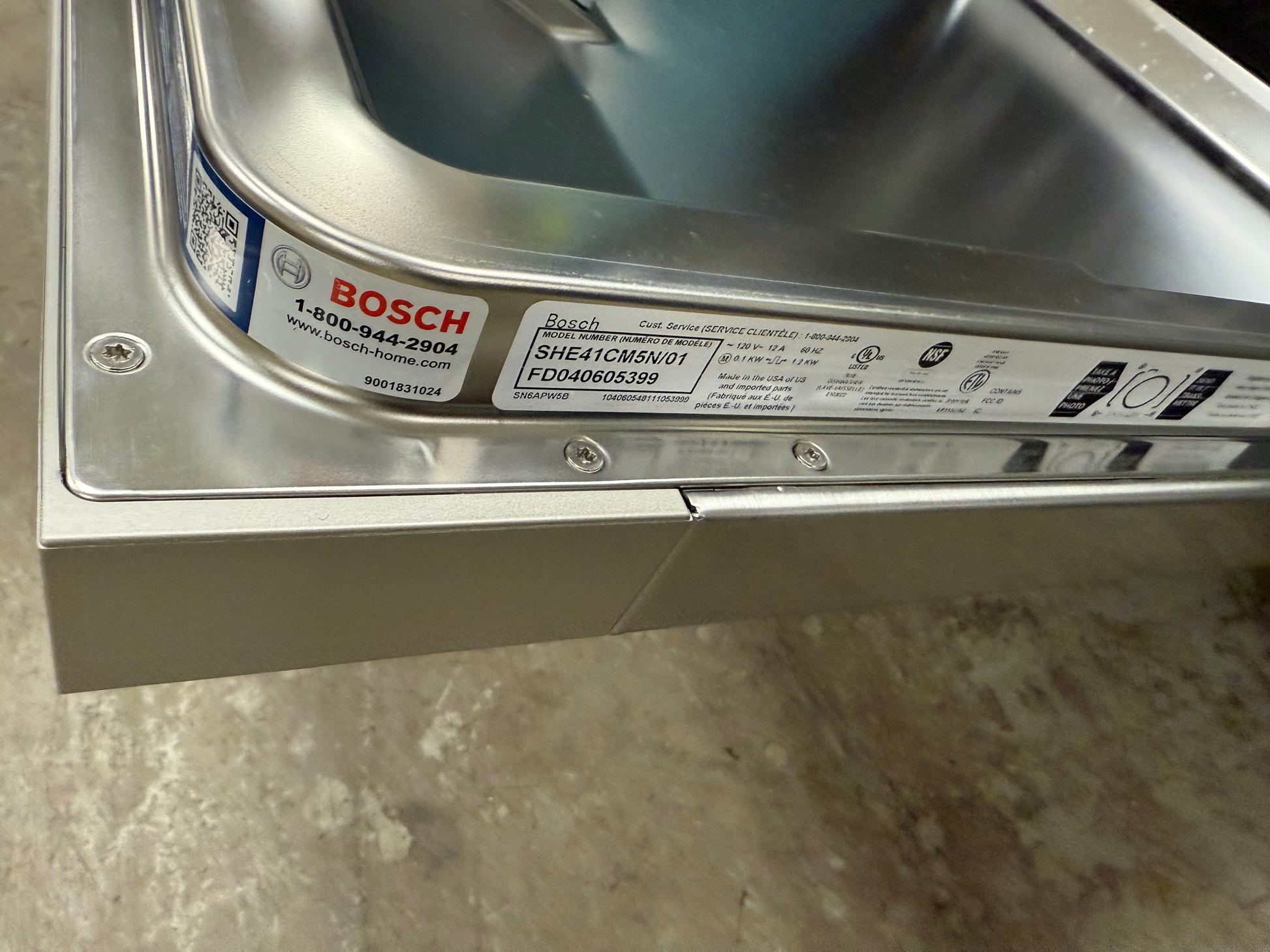 Bosch 100 Series SHE41CM5N 24" Stainless Steel Dishwasher, 2024, Open Box