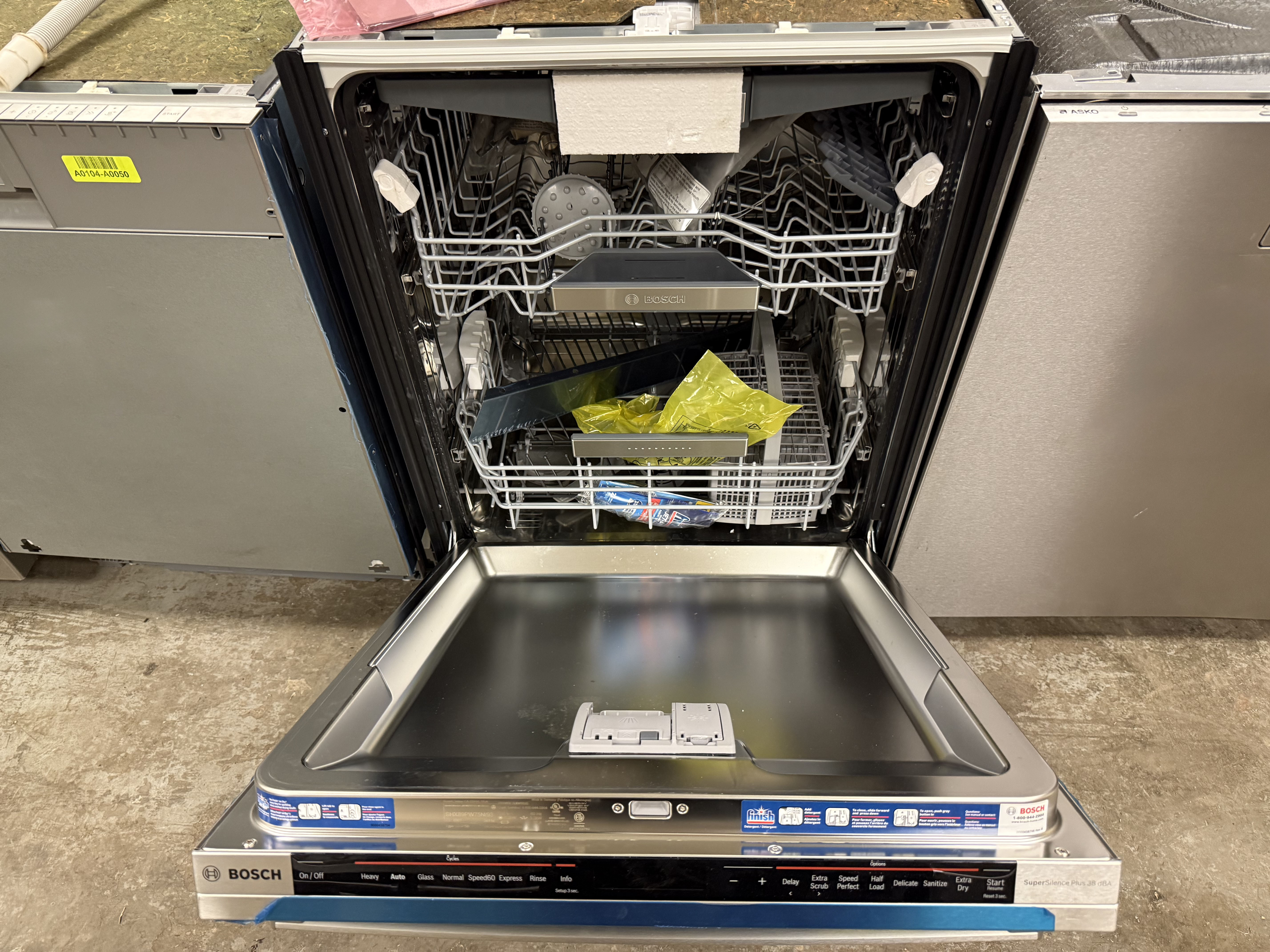 Bosch Benchmark Series SHX89PW75N 24" Stainless Steel Dishwasher