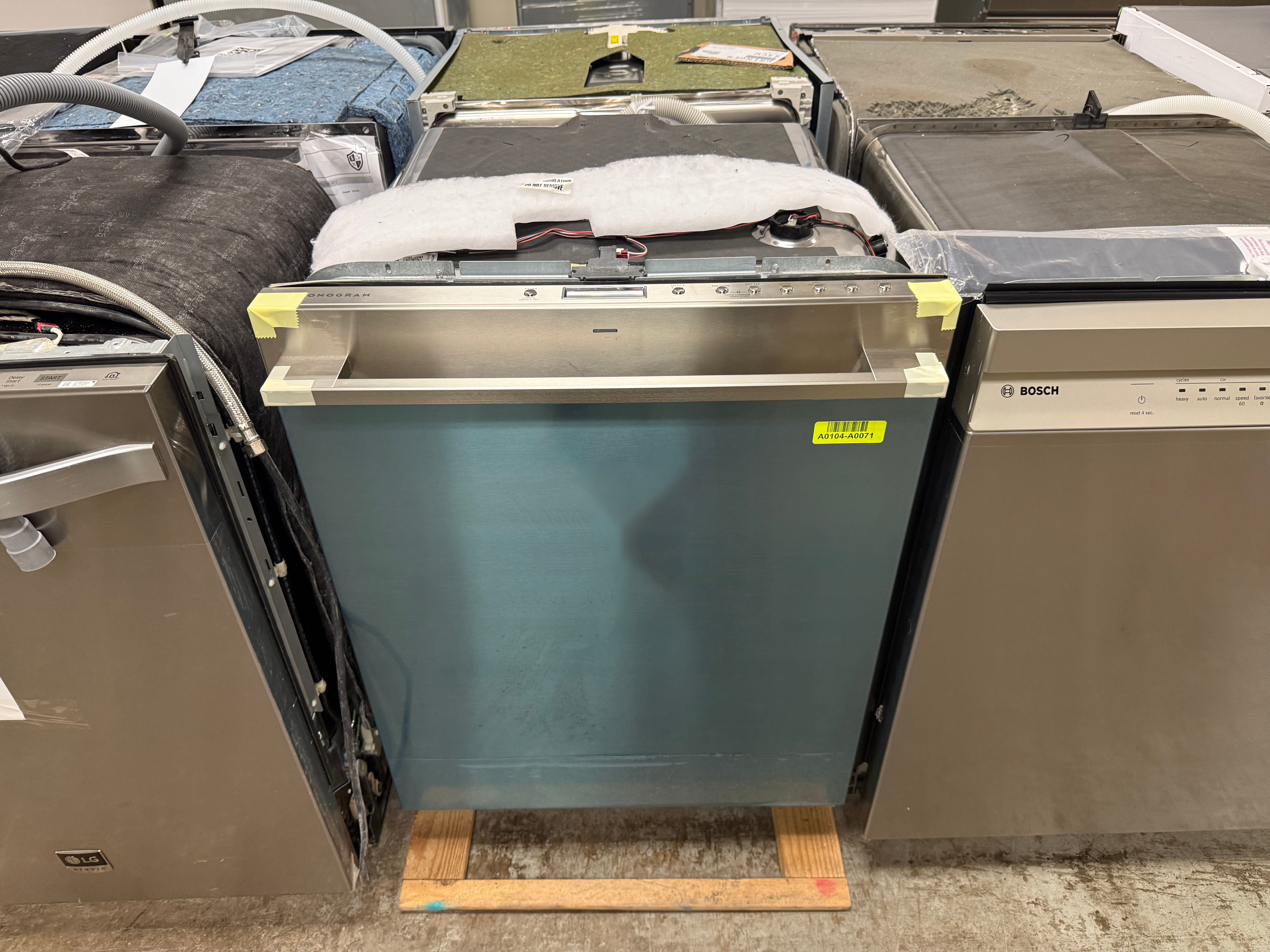 Monogram ZDT985SSN6SS 24" Stainless Steel Dishwasher, 2022, Open Box