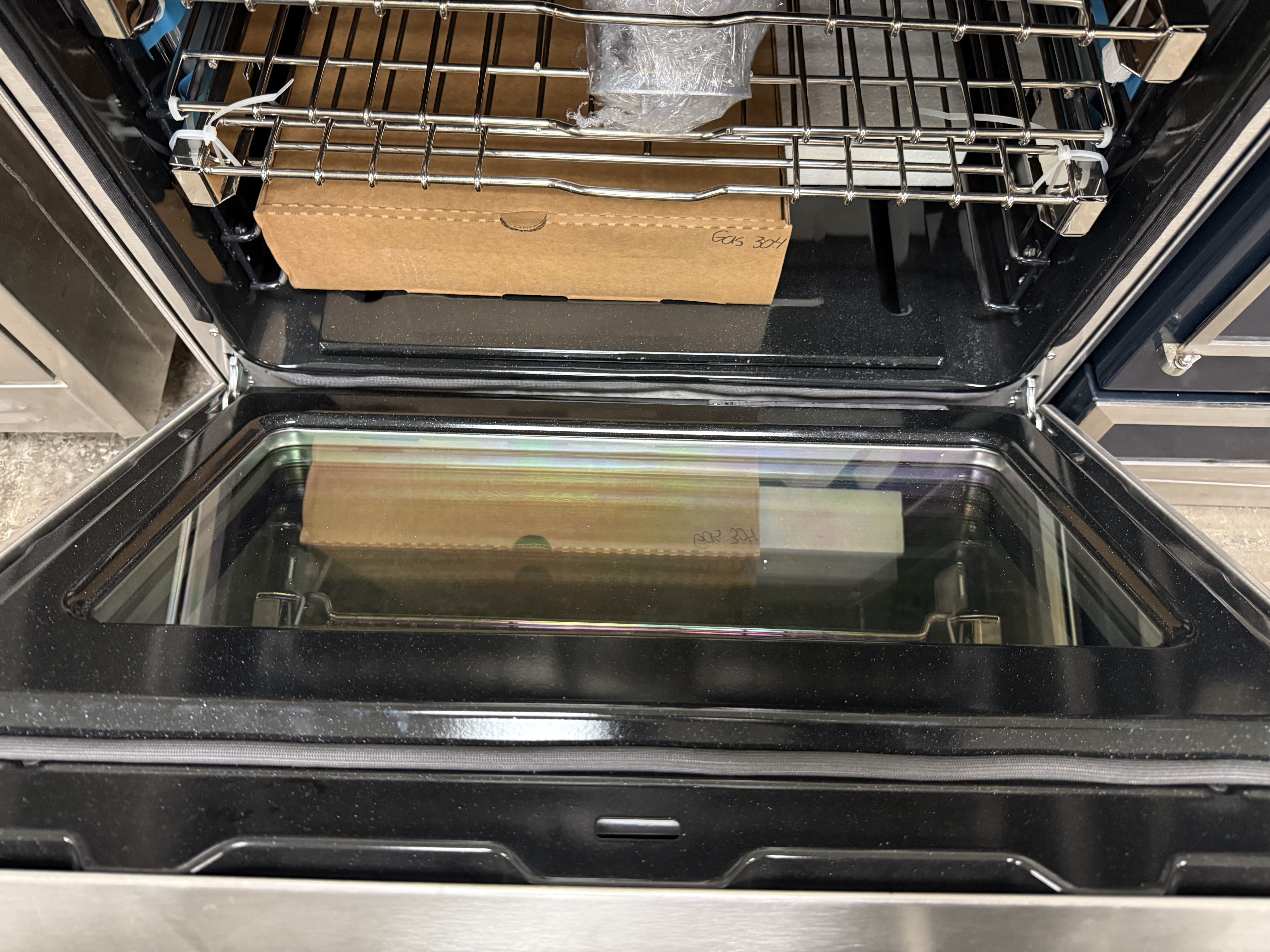 Monogram ZGP304NTSS 30" Stainless Steel Smart Gas Range