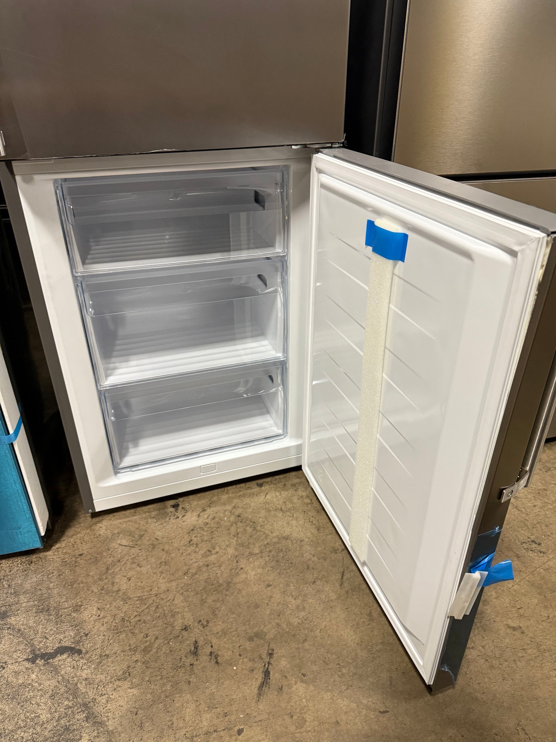 Smeg FC20UXDNE 24" Stainless Steel Freestanding Bottom Mount Refrigerator