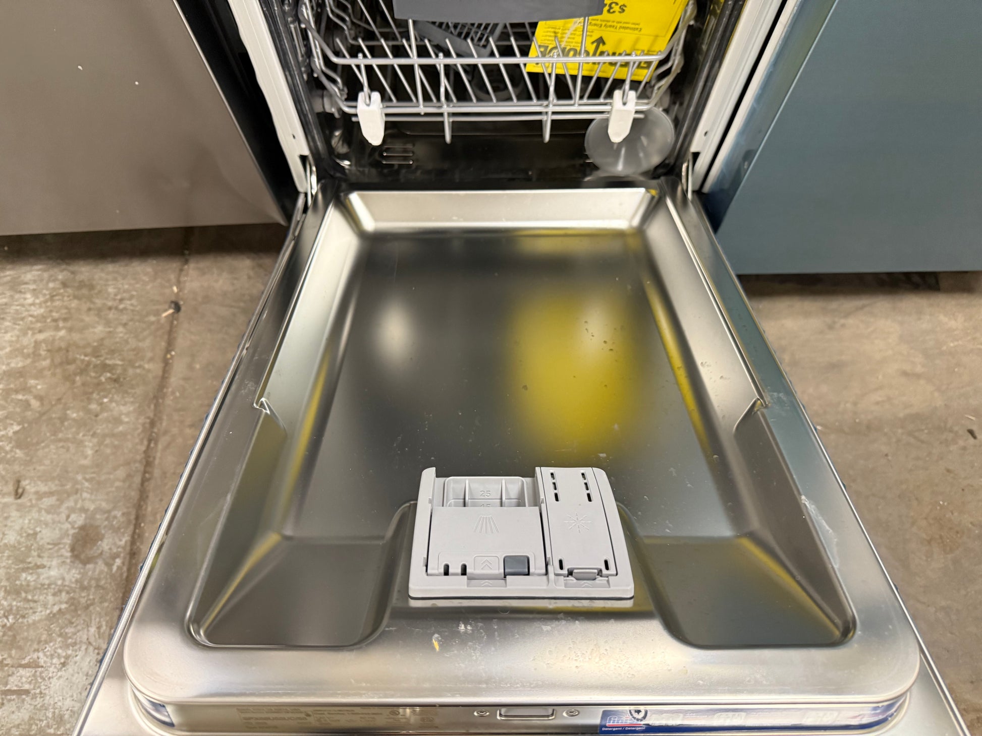 Bosch 800 Series SPX68U55UC 18" Stainless Steel Dishwasher