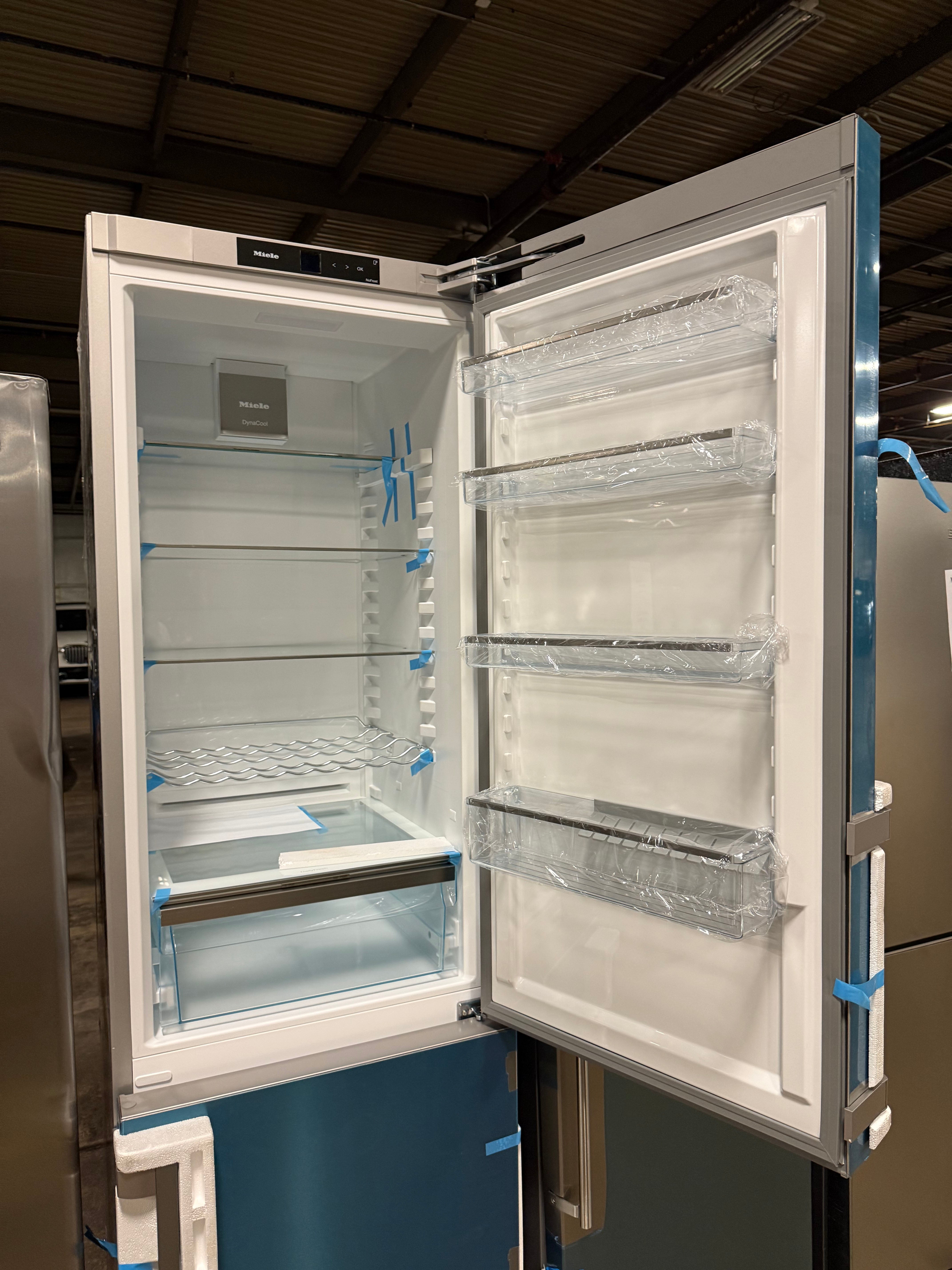 Miele KFN 4799 DDE 24" Stainless Steel Bottom Freezer Smart Refrigerator