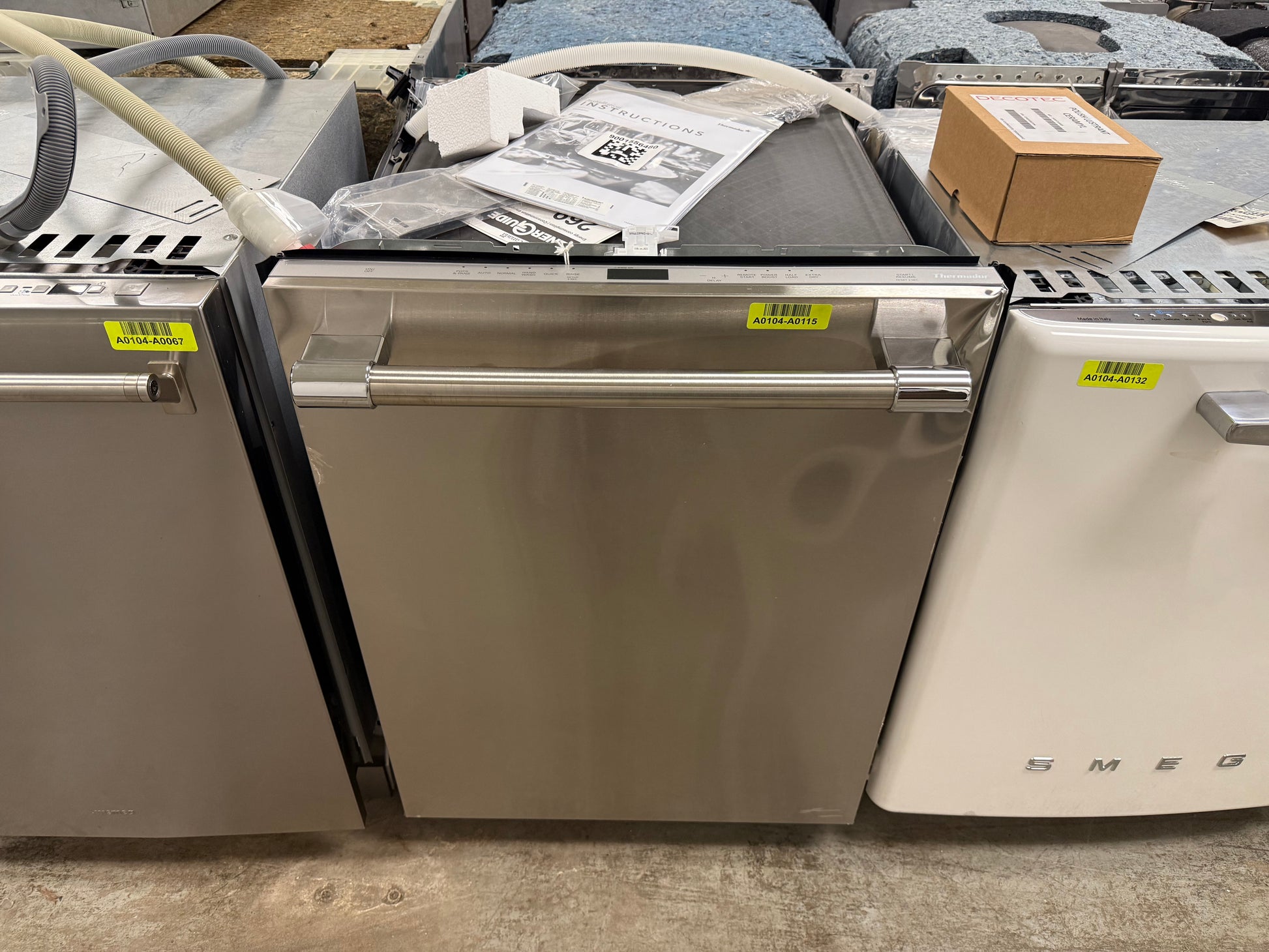 Thermador Emerald Series DWHD650WFP 24" Stainless Steel Dishwasher