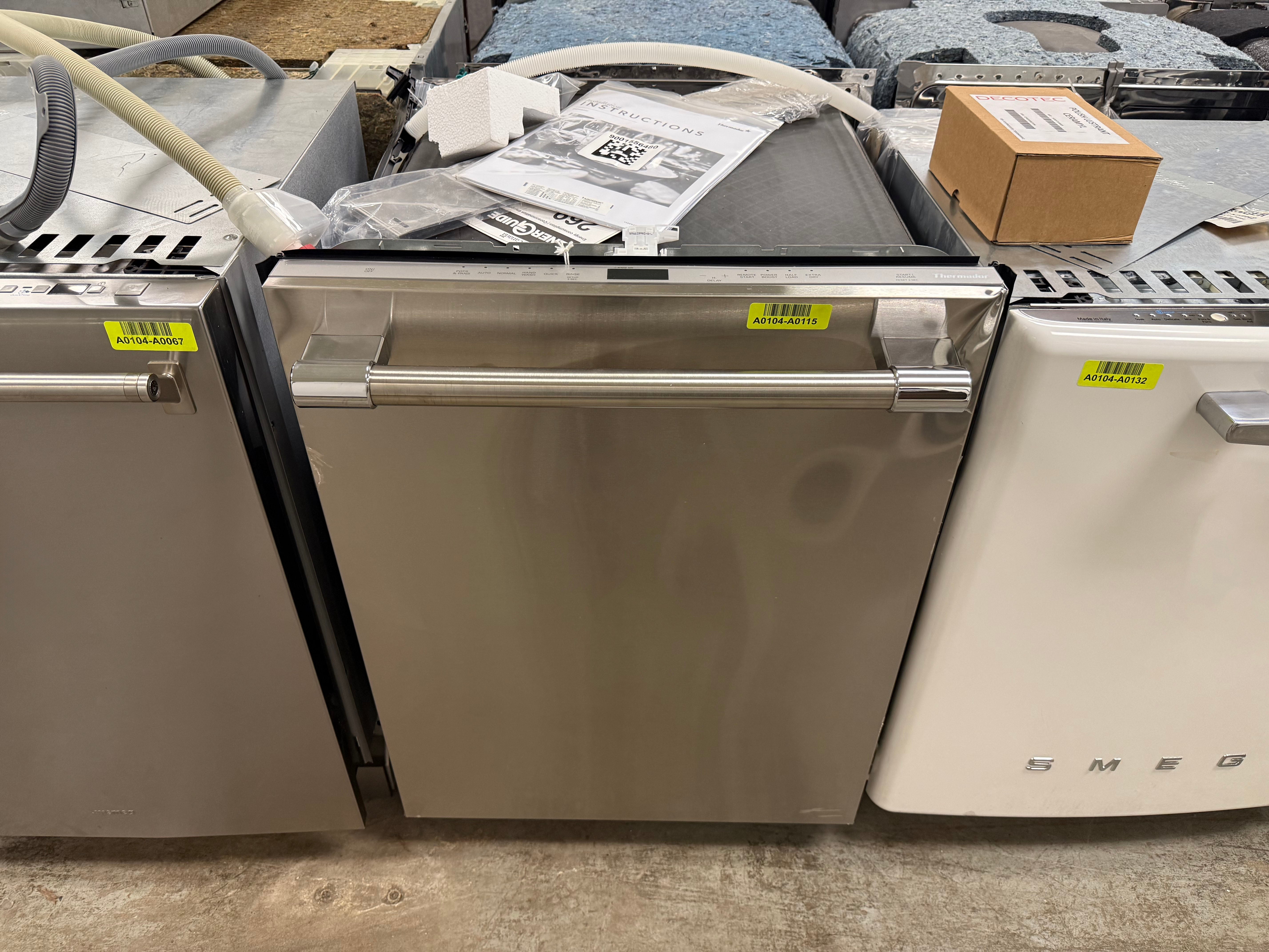 Thermador Emerald Series DWHD650WFP 24" Stainless Steel Dishwasher