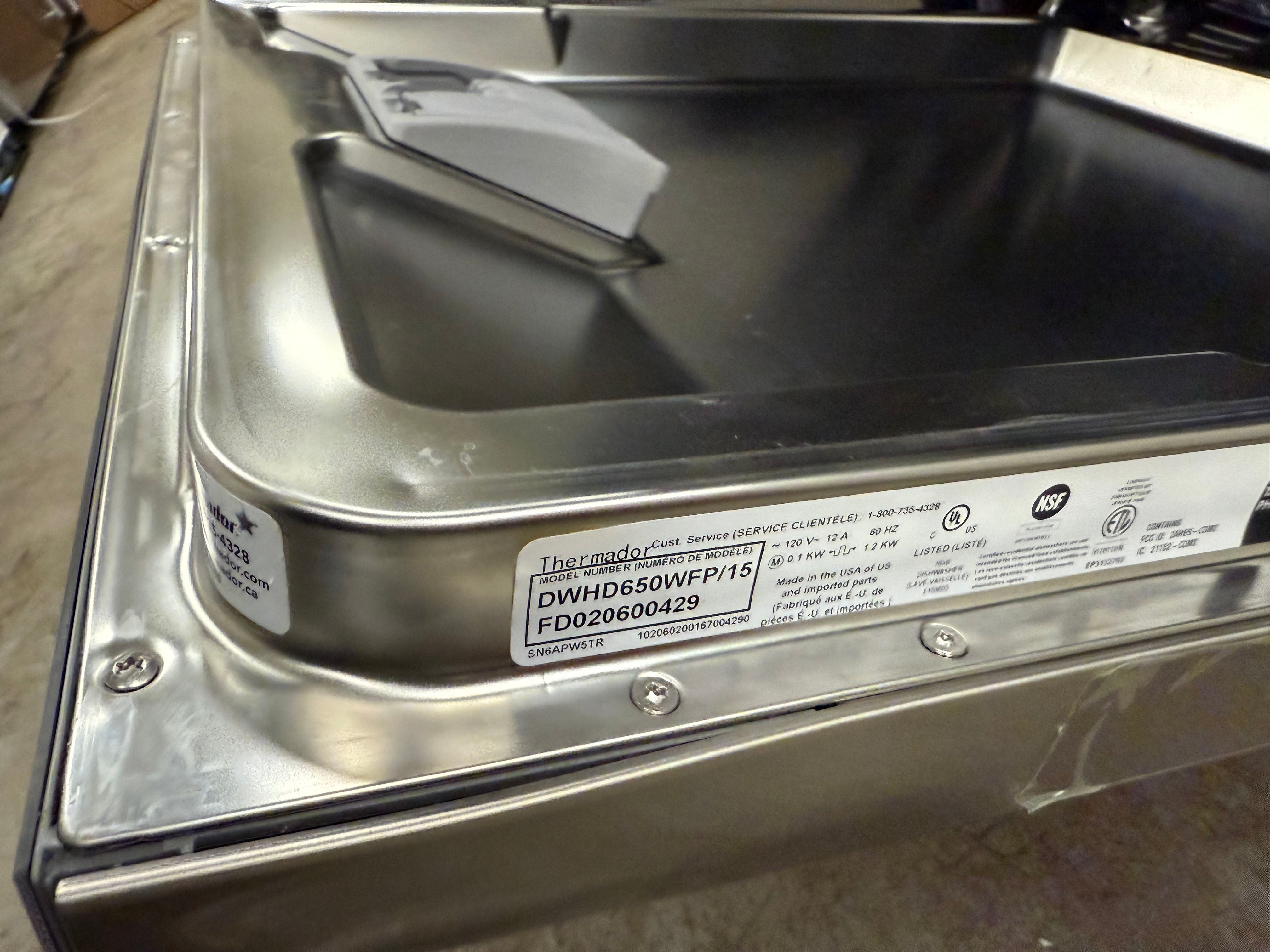 Thermador Emerald Series DWHD650WFP 24" Stainless Steel Dishwasher