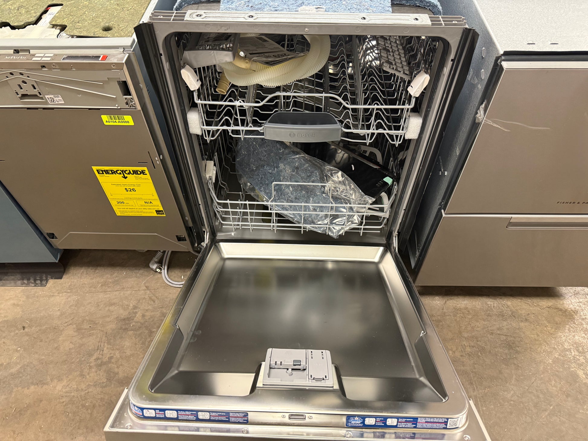 Bosch 100 Series SHEM3AY55N 24" Stainless Steel Dishwasher