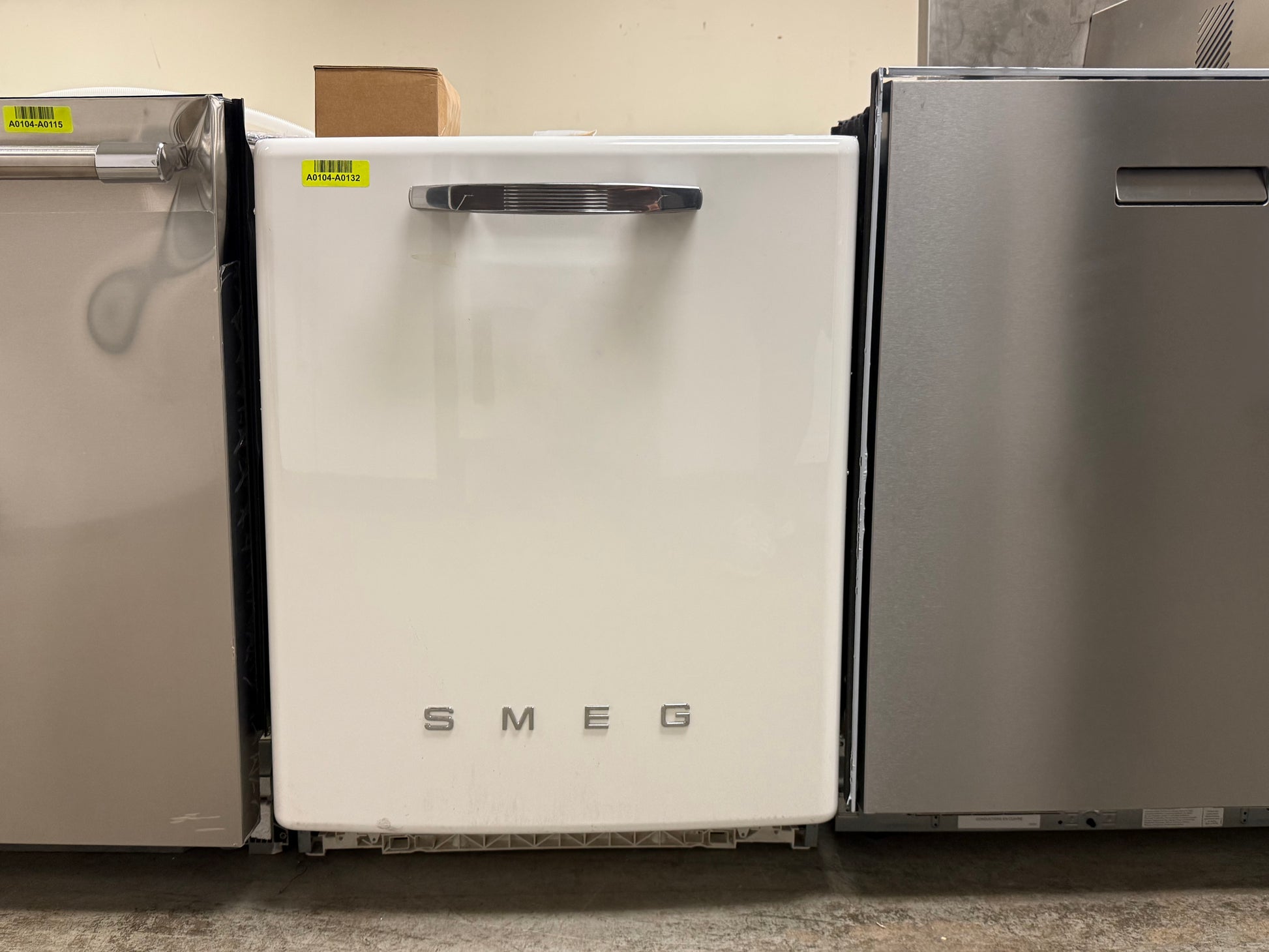 Smeg 50's Retro Design STU2FABWH2 24" White Dishwasher