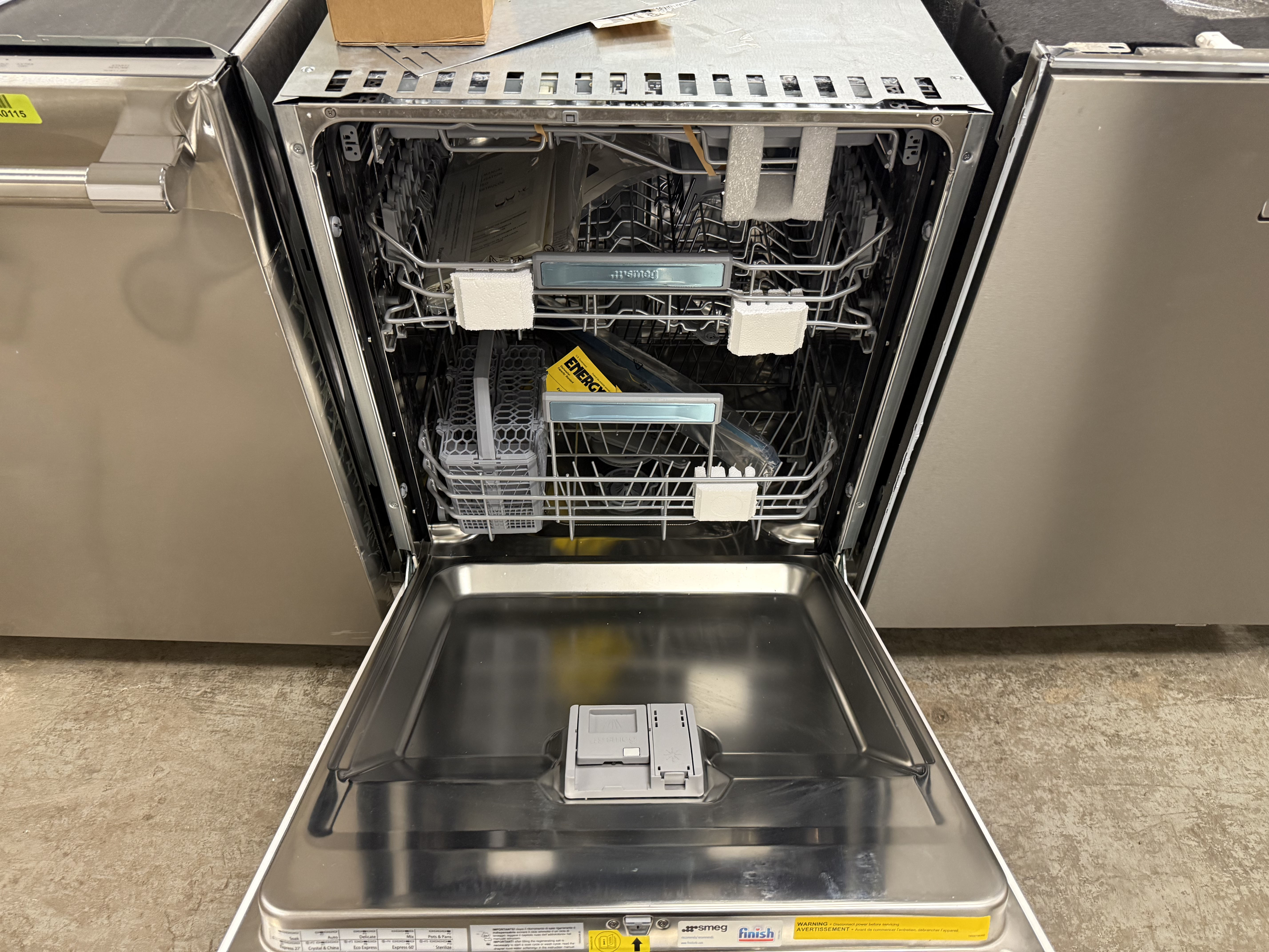 Smeg 50's Retro Design STU2FABWH2 24" White Dishwasher