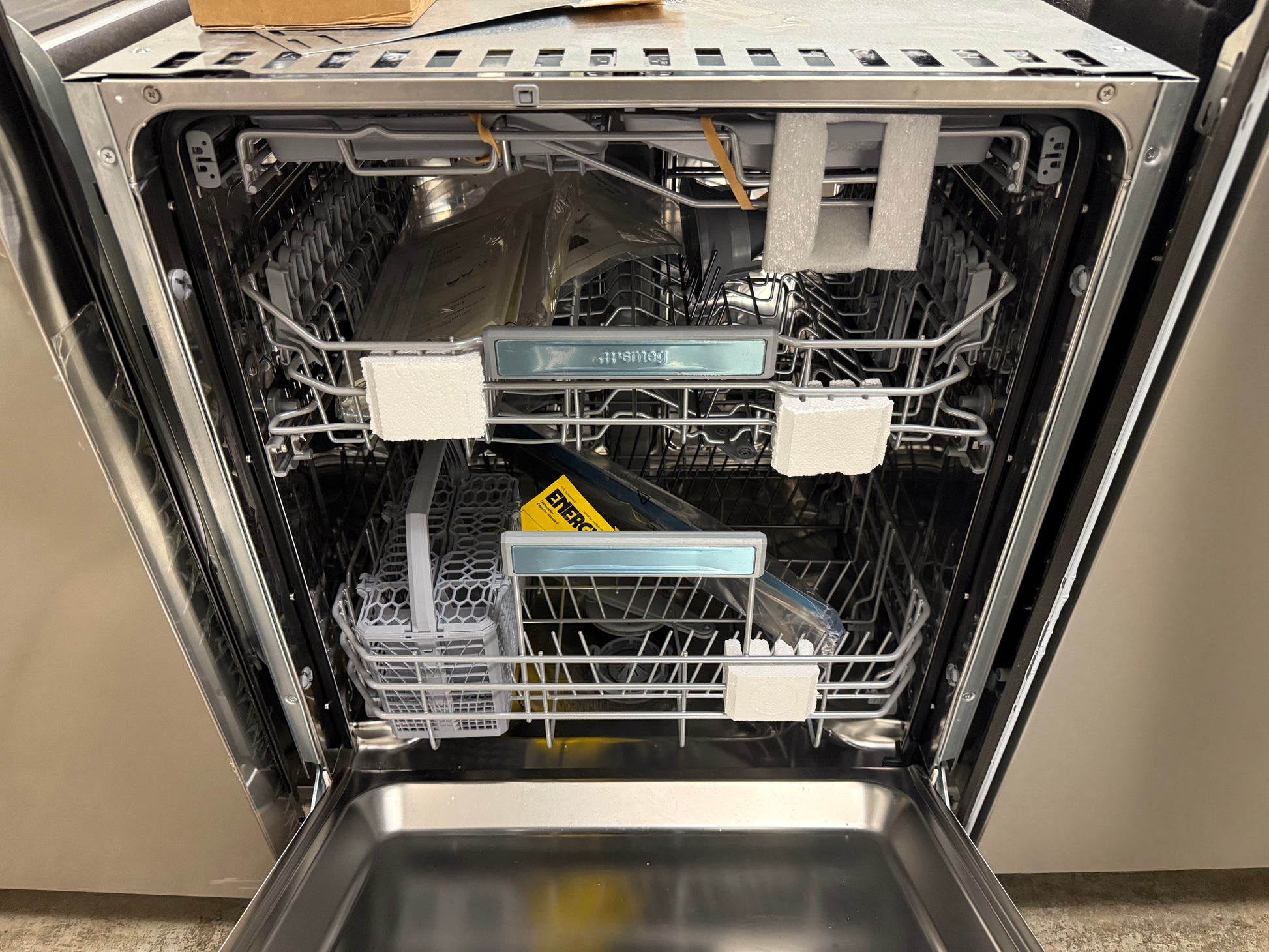 Smeg 50's Retro Design STU2FABWH2 24" White Dishwasher