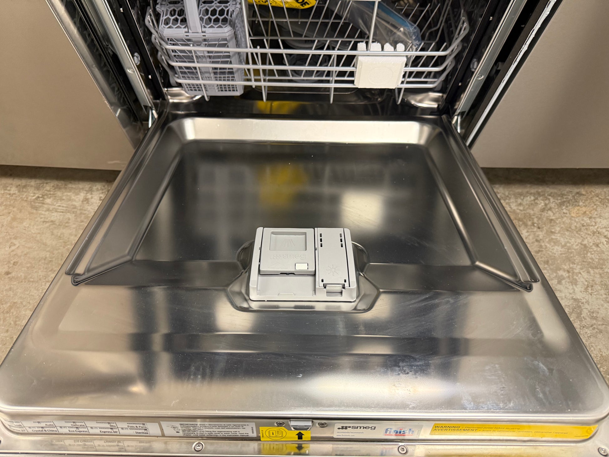 Smeg 50's Retro Design STU2FABWH2 24" White Dishwasher