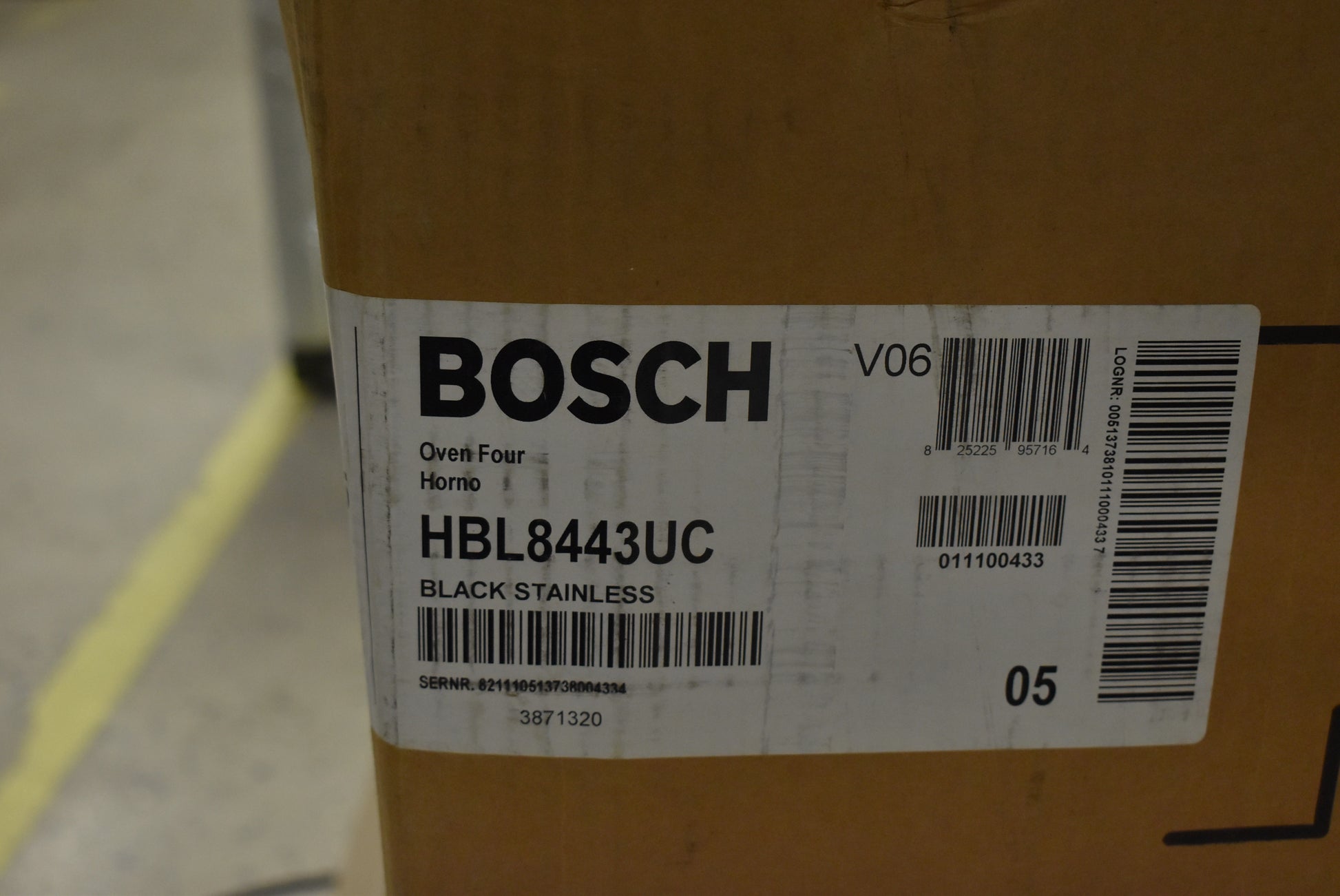 Bosch 800 Series HBL8443UC 30" Black Convection Smart Single Electric Wall Oven