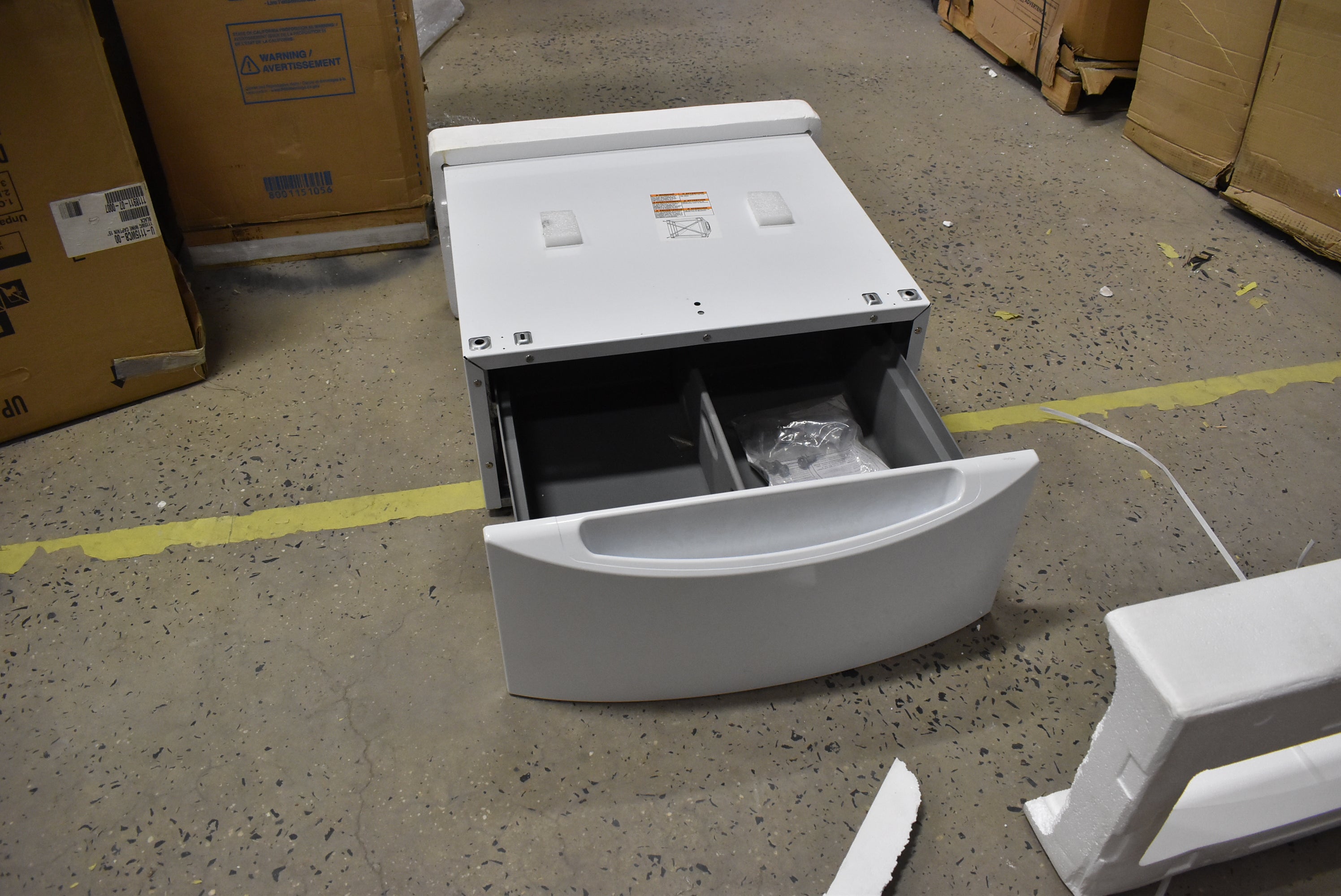 GE GFXP1308FWW 27" White Storage Pedestal