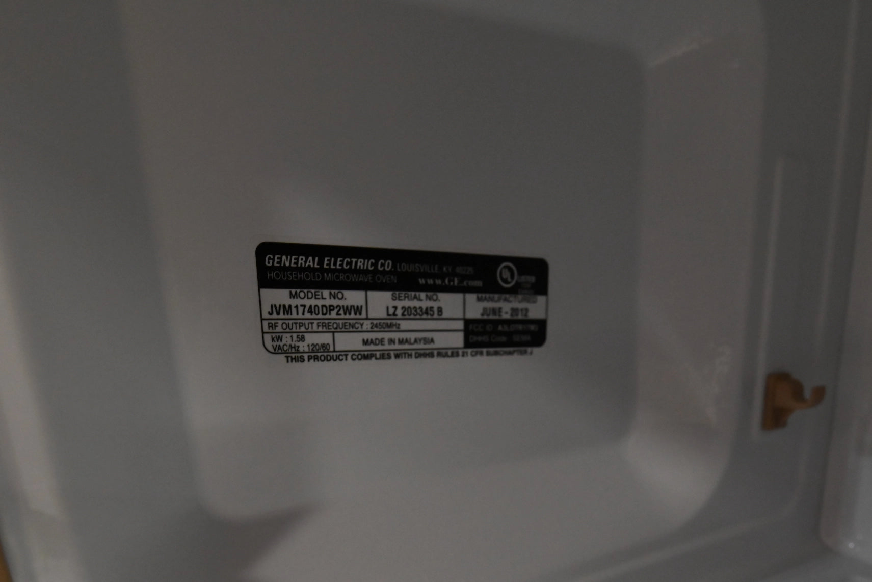 GE Spacemaker JVM1740DPWW 30" White Over the Range Microwave