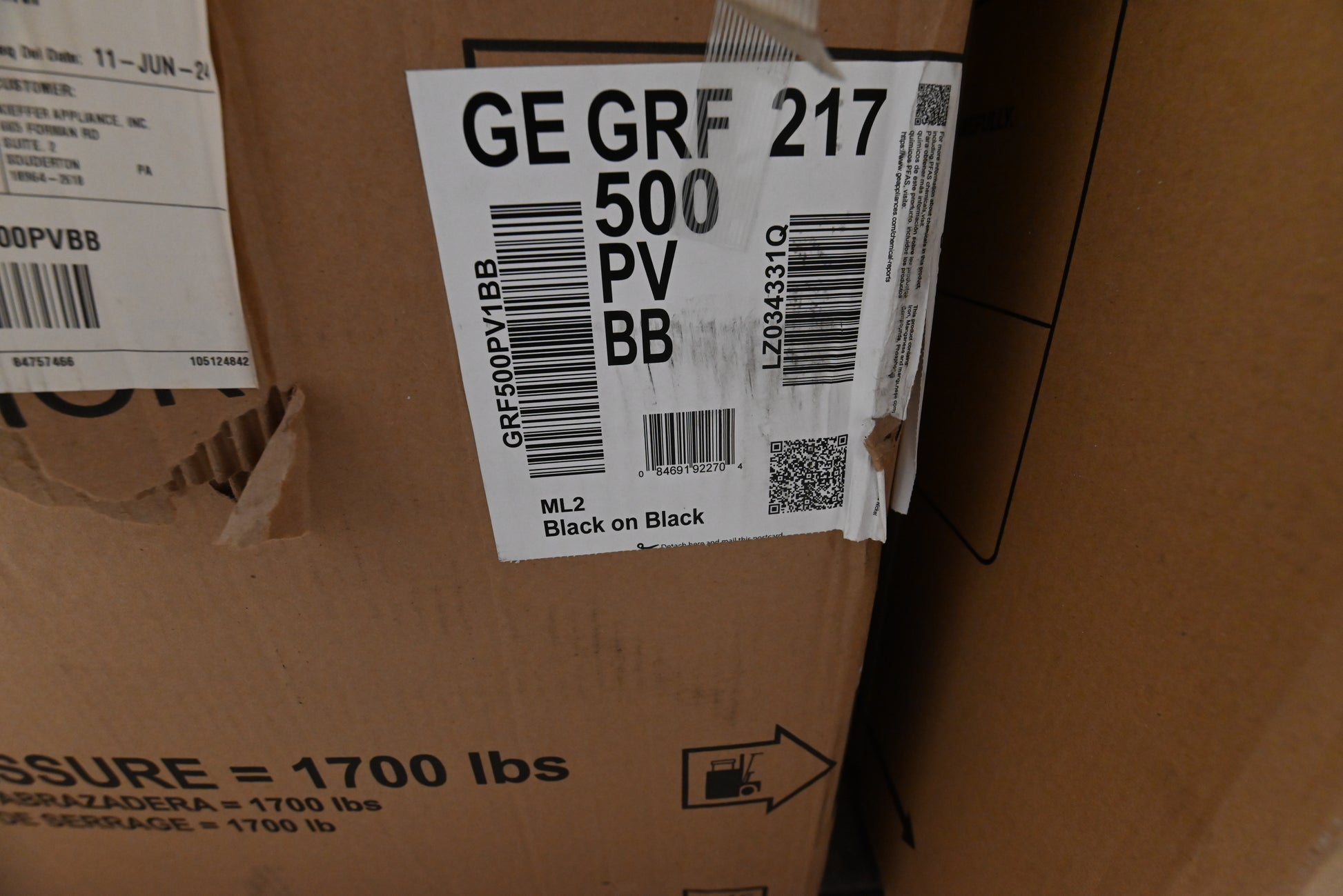 GE 500 Series GRF500PVBB 30" Black Freestanding Smoothtop Electric Range