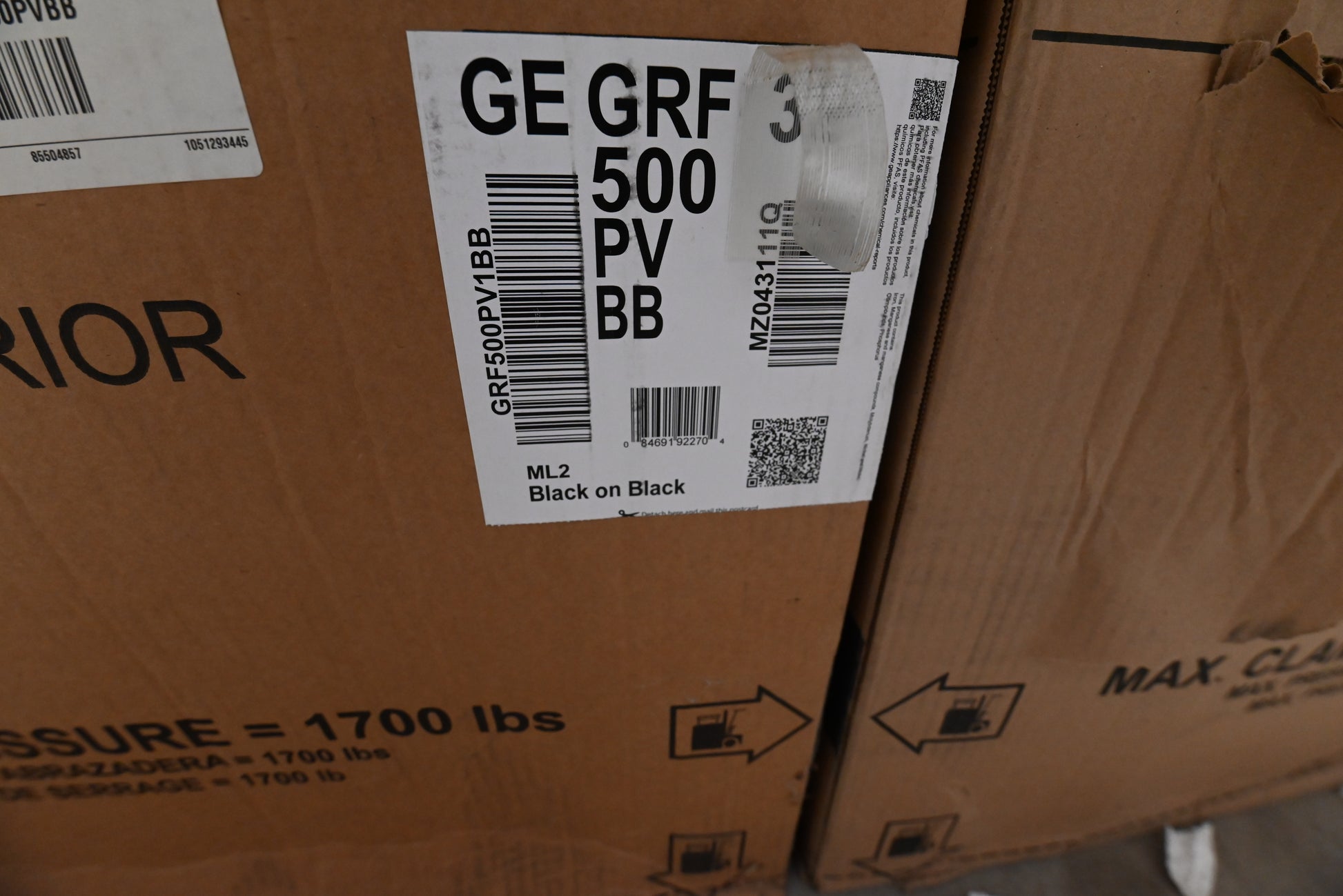 GE 500 Series GRF500PVBB 30" Black Freestanding Smoothtop Electric Range