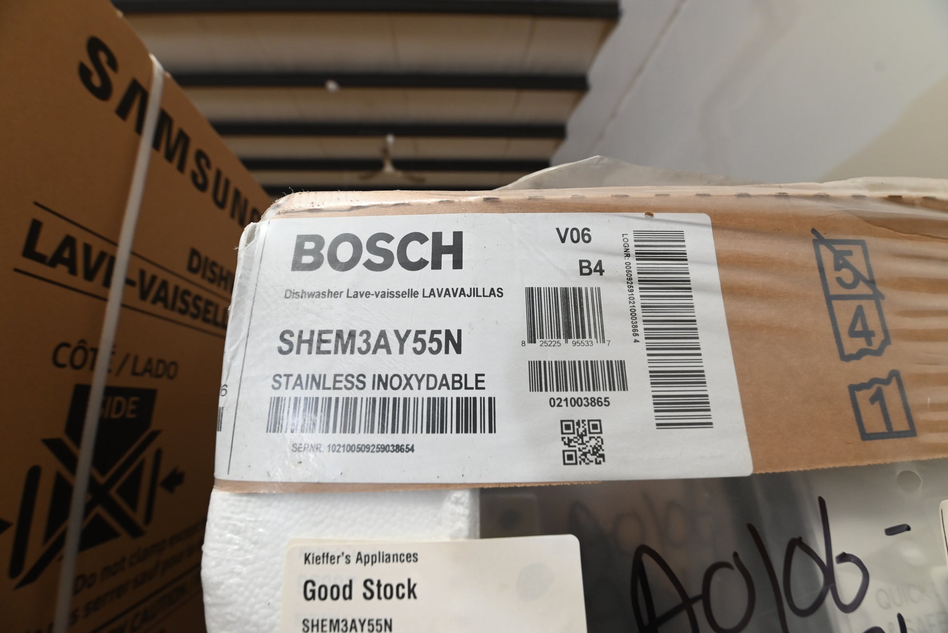 Bosch 100 Series SHEM3AY55N 24" Stainless Steel Dishwasher