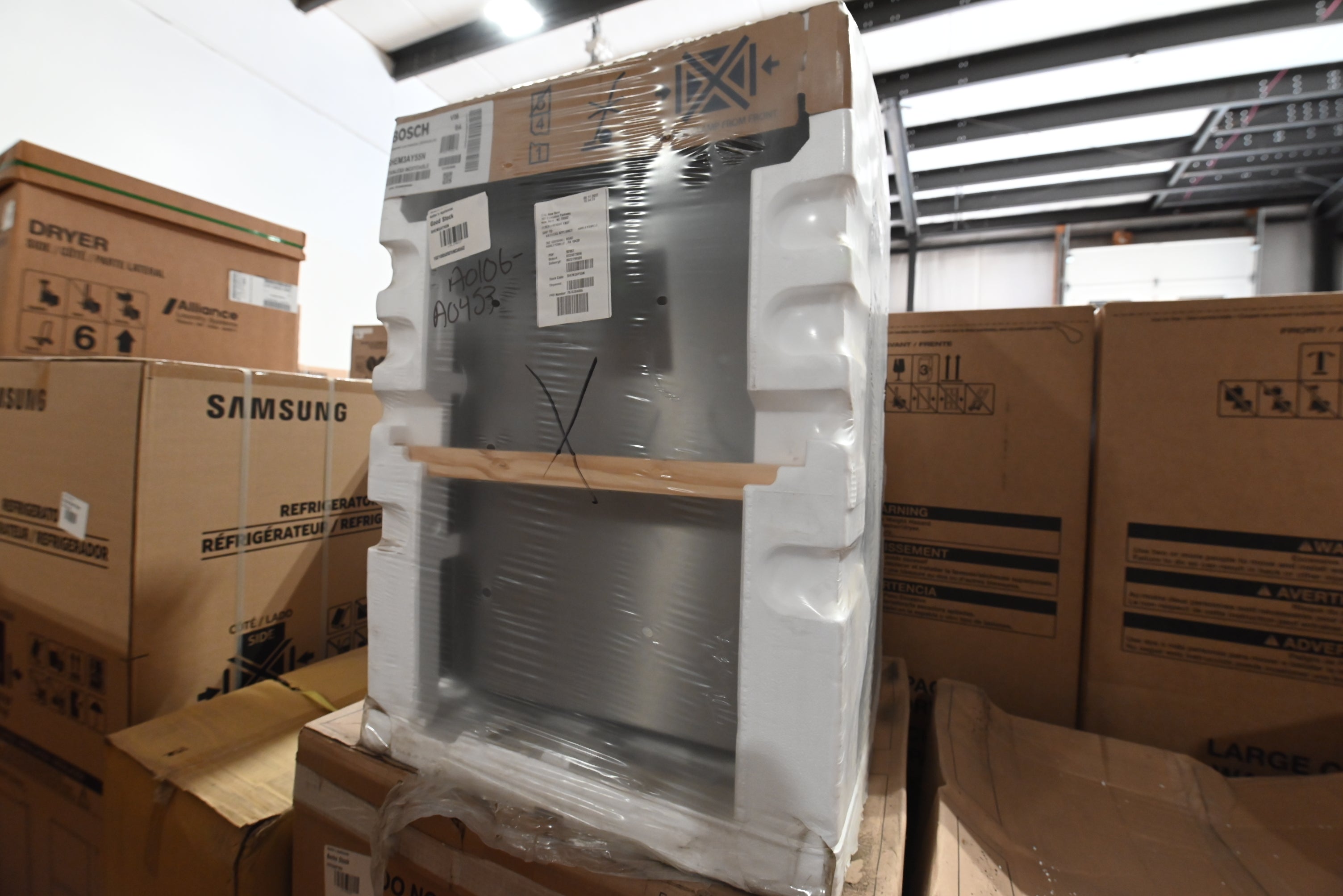Bosch 100 Series SHEM3AY55N 24" Stainless Steel Dishwasher