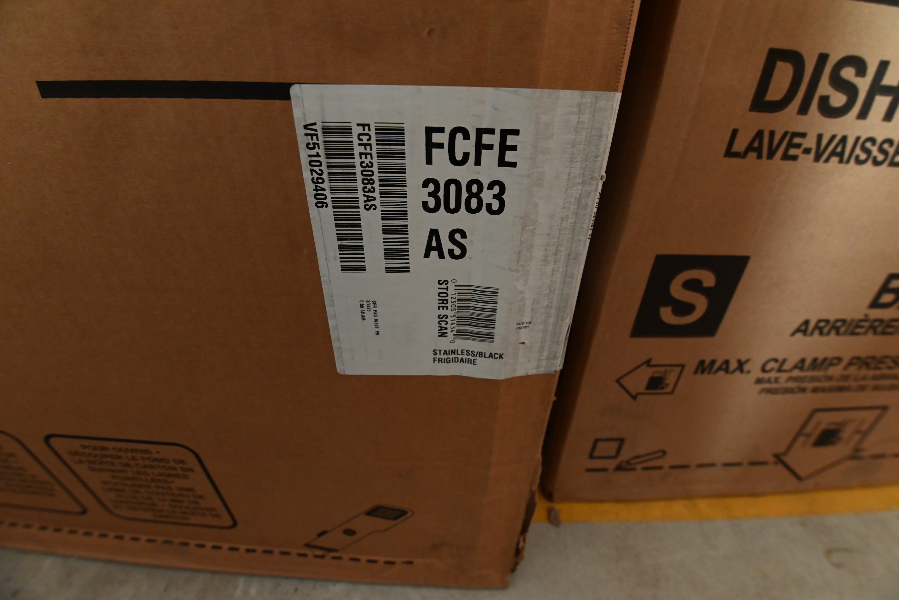 Frigidaire FCFE3083AS 30" Stainless Steel Freestanding Smoothtop Electric Range