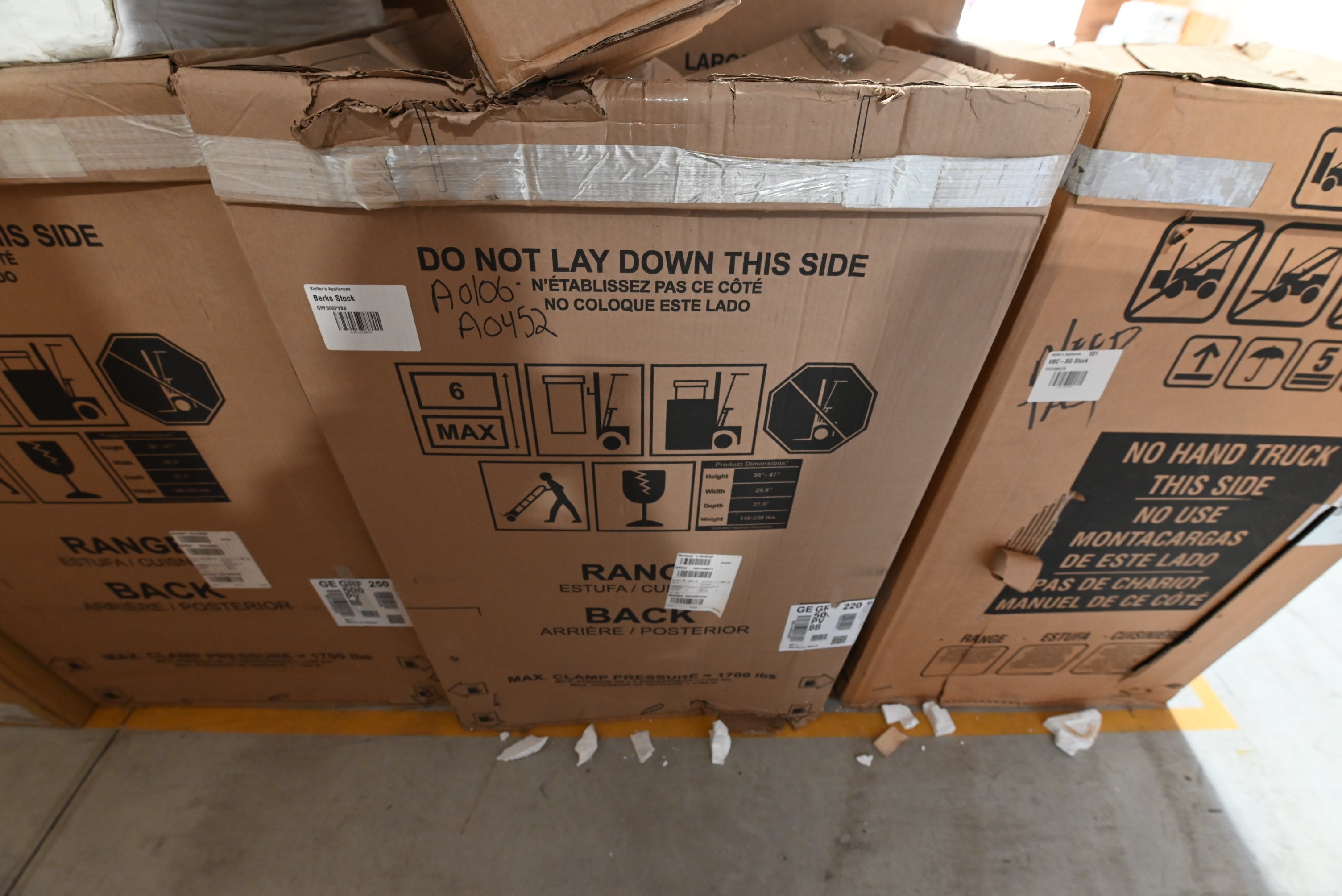 GE 500 Series GRF500PVBB 30" Black Freestanding Smoothtop Electric Range