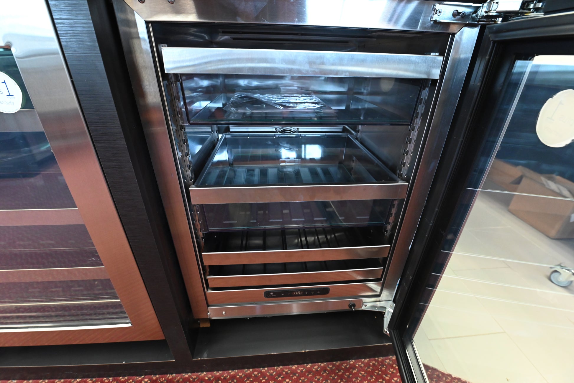 U-Line UHBV524-SG01A 24" Stainless Steel Beverage Center