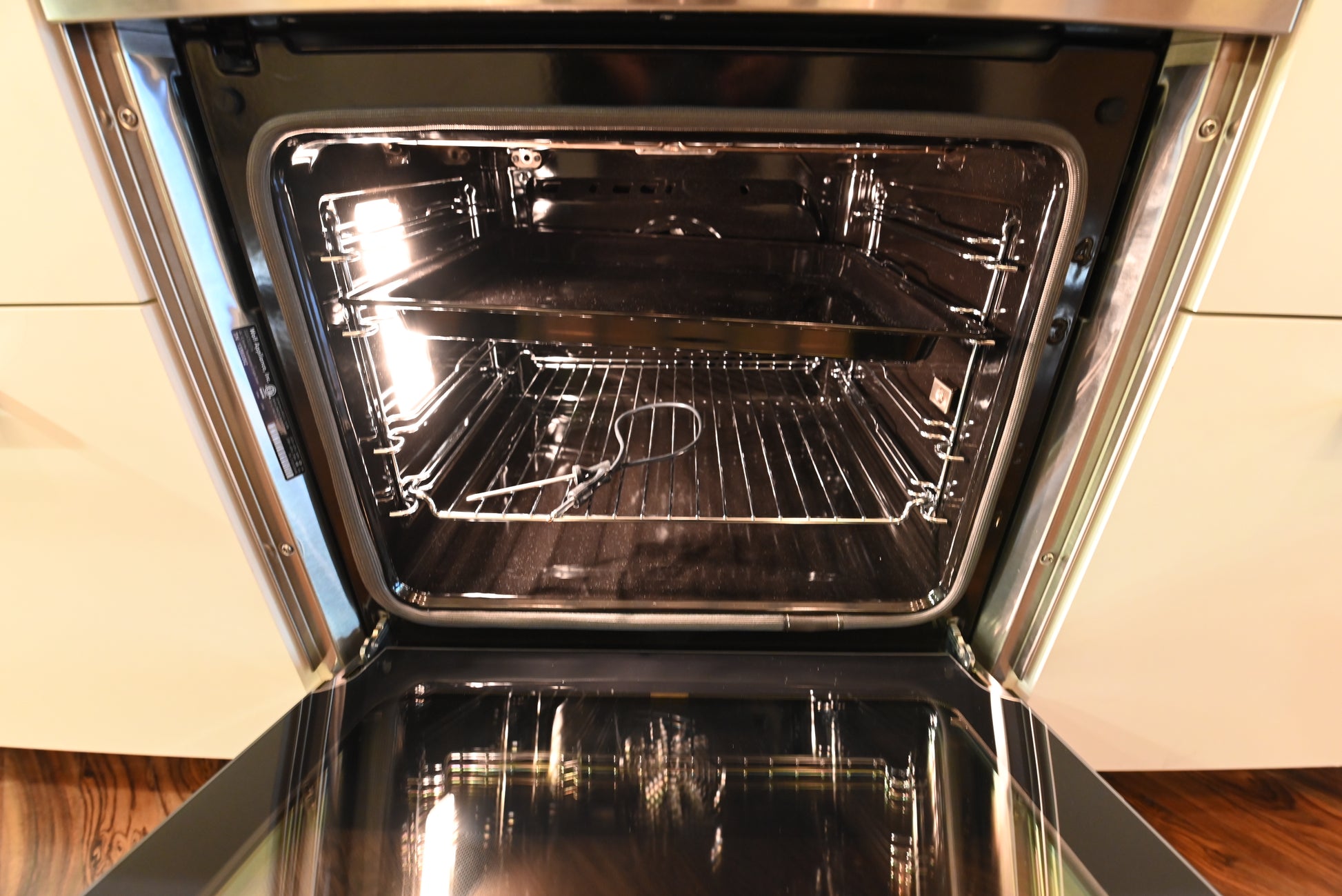 Wolf SO24TE/S/TH 24" Stainless Steel Electric Single Wall Oven