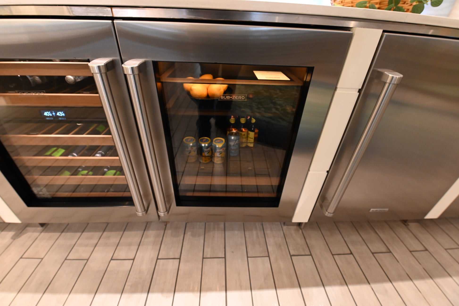 Sub-Zero Certified DEU2450BG/R 24" Stainless Steel Beverage Center