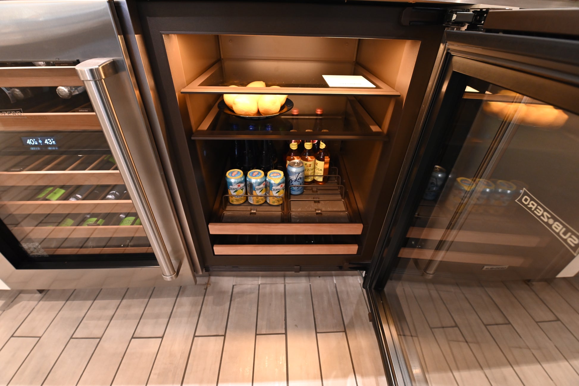 Sub-Zero Certified DEU2450BG/R 24" Stainless Steel Beverage Center