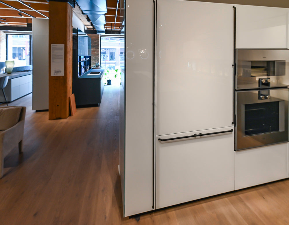 Valcucine Venture: Artematica Modern Kitchen with Island & Gaggenau Appliances