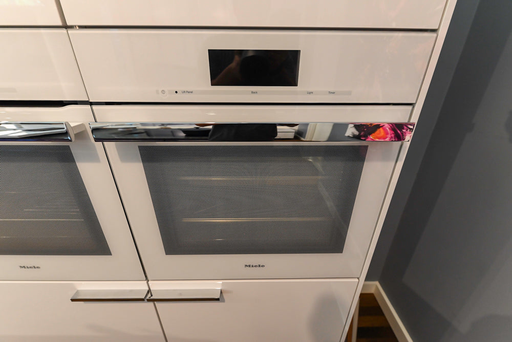 Poggenpohl Perfection: High Gloss White & Purple Modern Showroom Kitchen