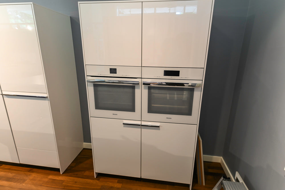 Poggenpohl Perfection: High Gloss White & Purple Modern Showroom Kitchen