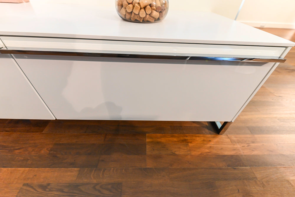 Poggenpohl Perfection: High Gloss White & Purple Modern Showroom Kitchen