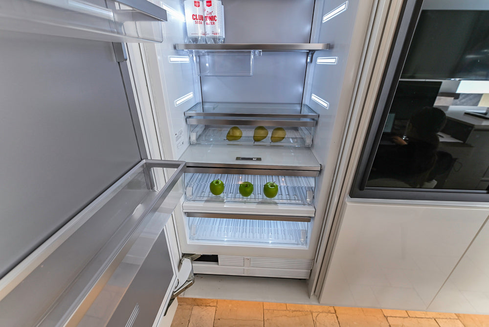 Nolte Küchen Modern White Gloss Kitchen with Quartz Countertops & Miele Appliances