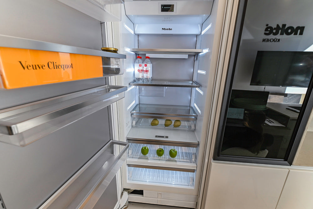 Nolte Küchen Modern White Gloss Kitchen with Quartz Countertops & Miele Appliances