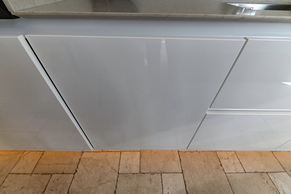 Nolte Küchen Modern White Gloss Kitchen with Quartz Countertops & Miele Appliances