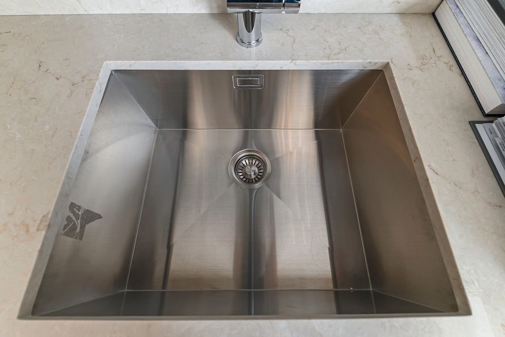 Nolte Küchen Modern White Gloss Kitchen with Quartz Countertops & Miele Appliances