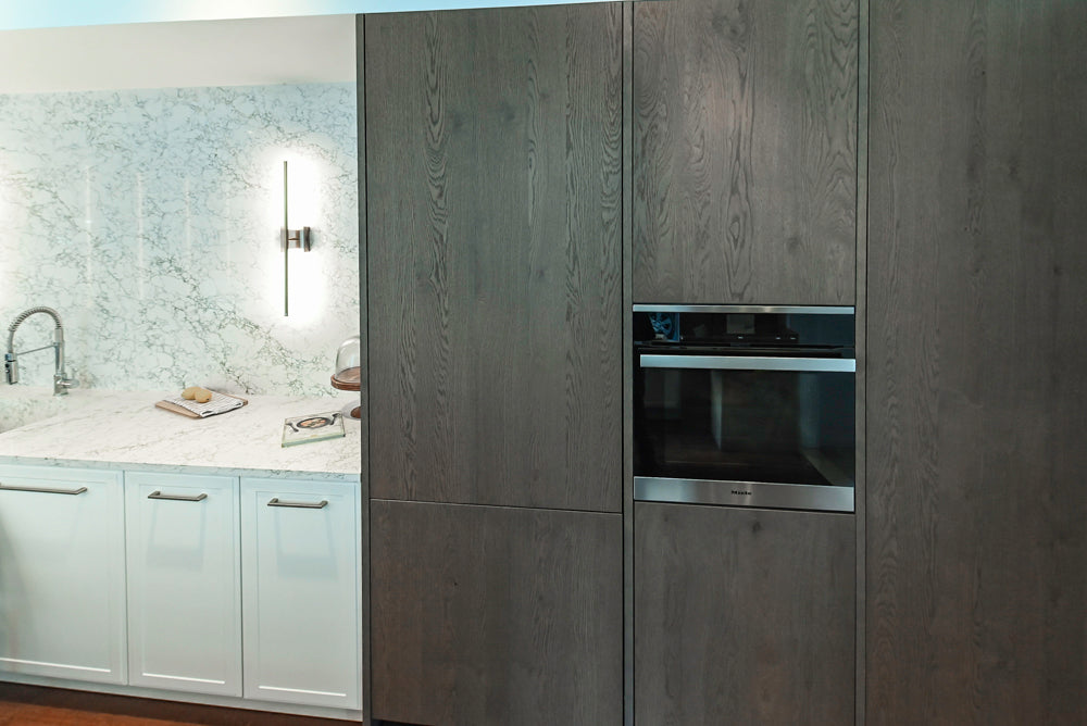 Nolte Küchen Classic Modern White Kitchen with Quartz Countertops & Luxe Appliances