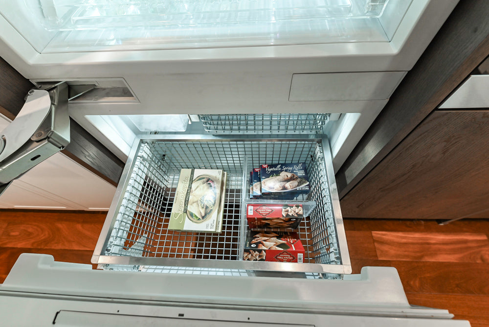 Nolte Küchen Classic Modern White Kitchen with Quartz Countertops & Luxe Appliances