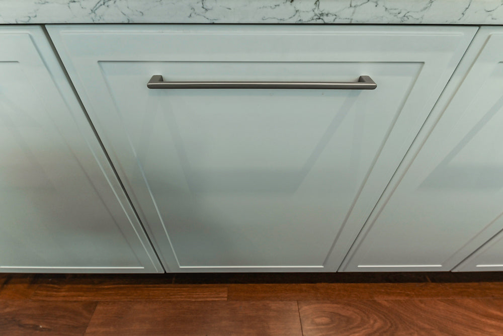 Nolte Küchen Classic Modern White Kitchen with Quartz Countertops & Luxe Appliances