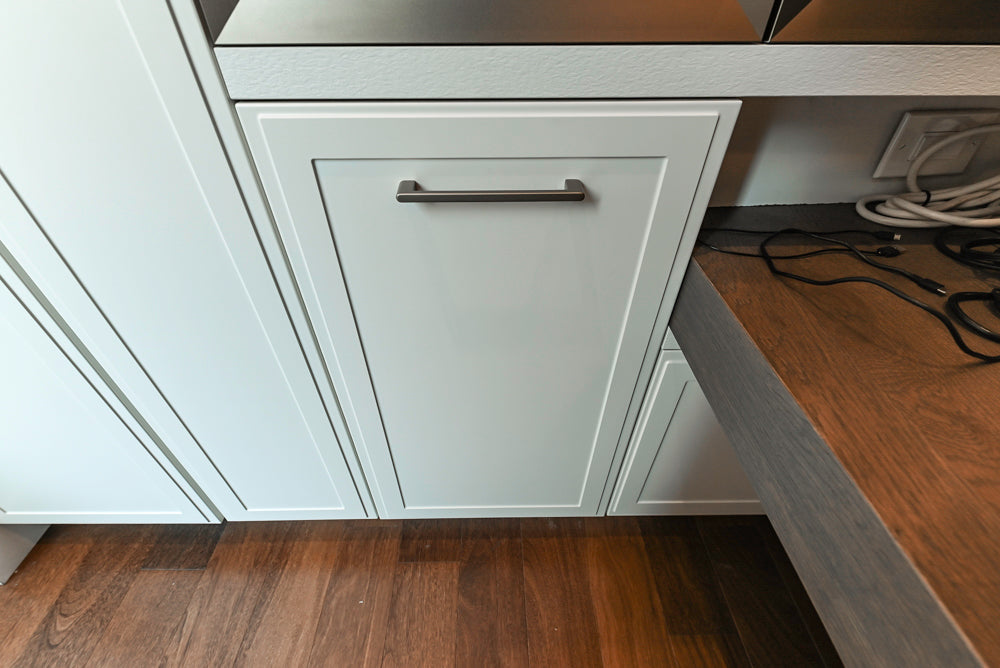 Nolte Küchen Classic Modern White Kitchen with Quartz Countertops & Luxe Appliances