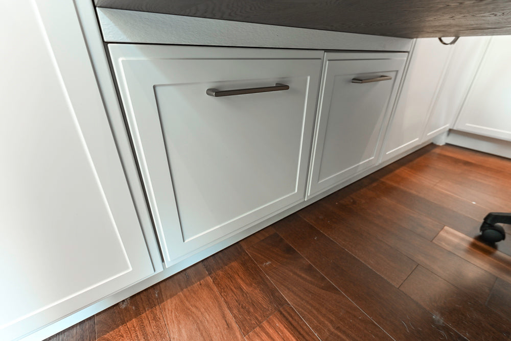 Nolte Küchen Classic Modern White Kitchen with Quartz Countertops & Luxe Appliances