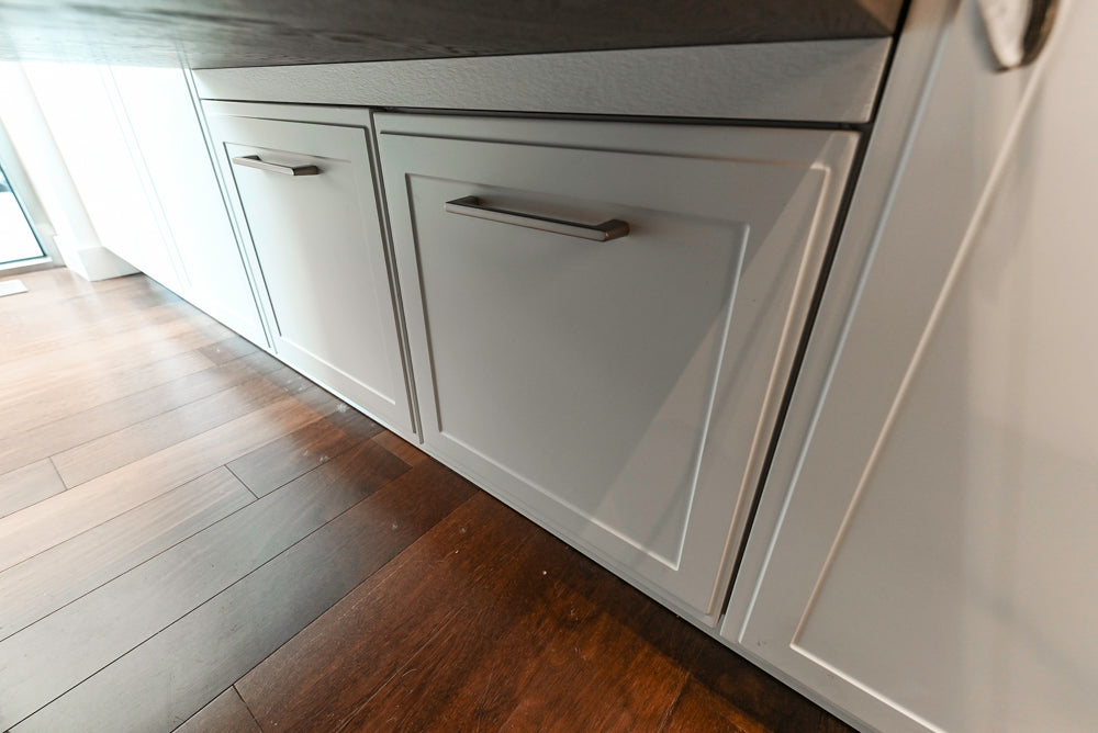 Nolte Küchen Classic Modern White Kitchen with Quartz Countertops & Luxe Appliances