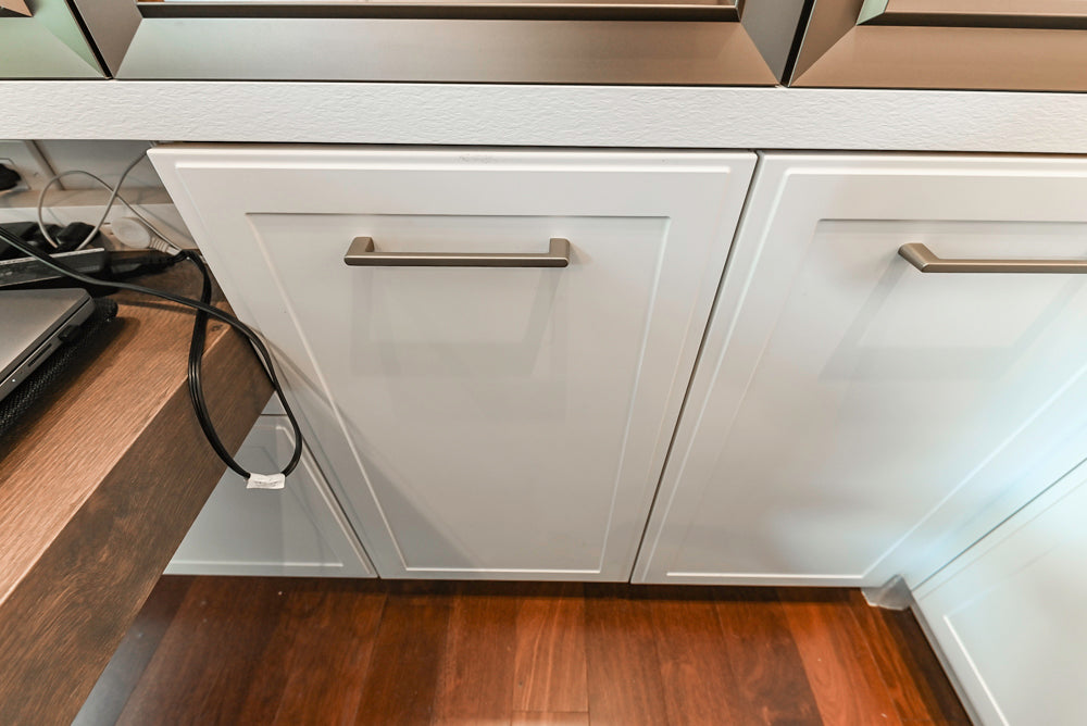 Nolte Küchen Classic Modern White Kitchen with Quartz Countertops & Luxe Appliances