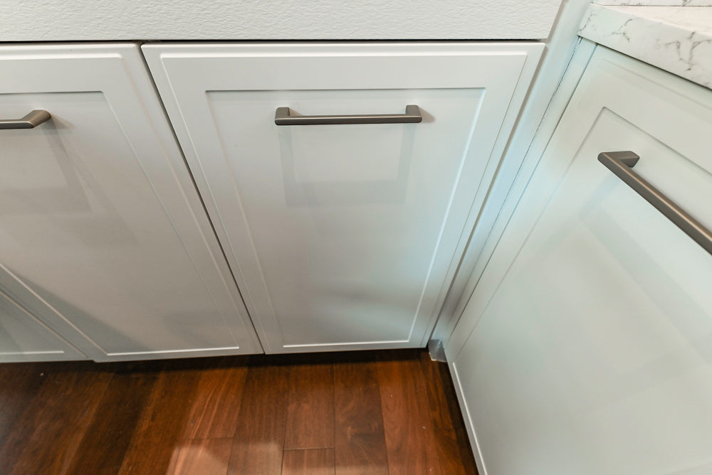 Nolte Küchen Classic Modern White Kitchen with Quartz Countertops & Luxe Appliances