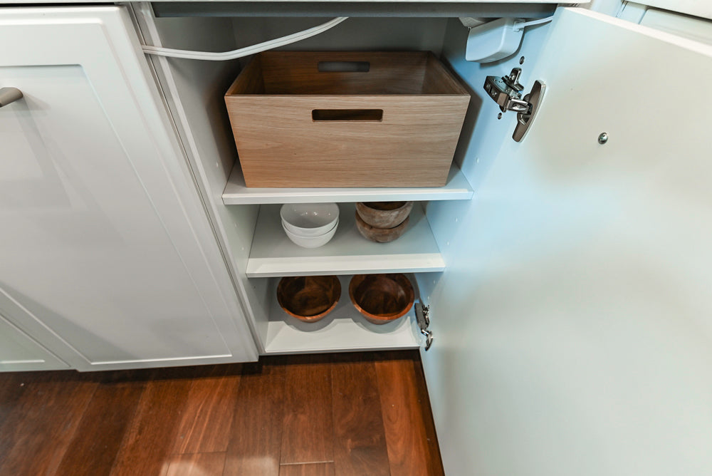 Nolte Küchen Classic Modern White Kitchen with Quartz Countertops & Luxe Appliances