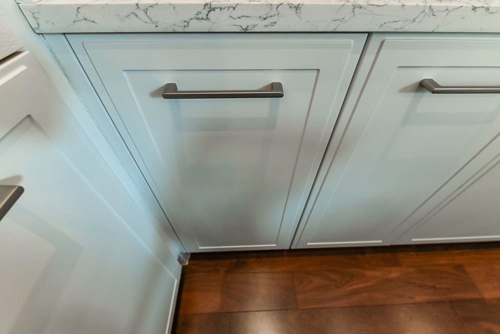 Nolte Küchen Classic Modern White Kitchen with Quartz Countertops & Luxe Appliances