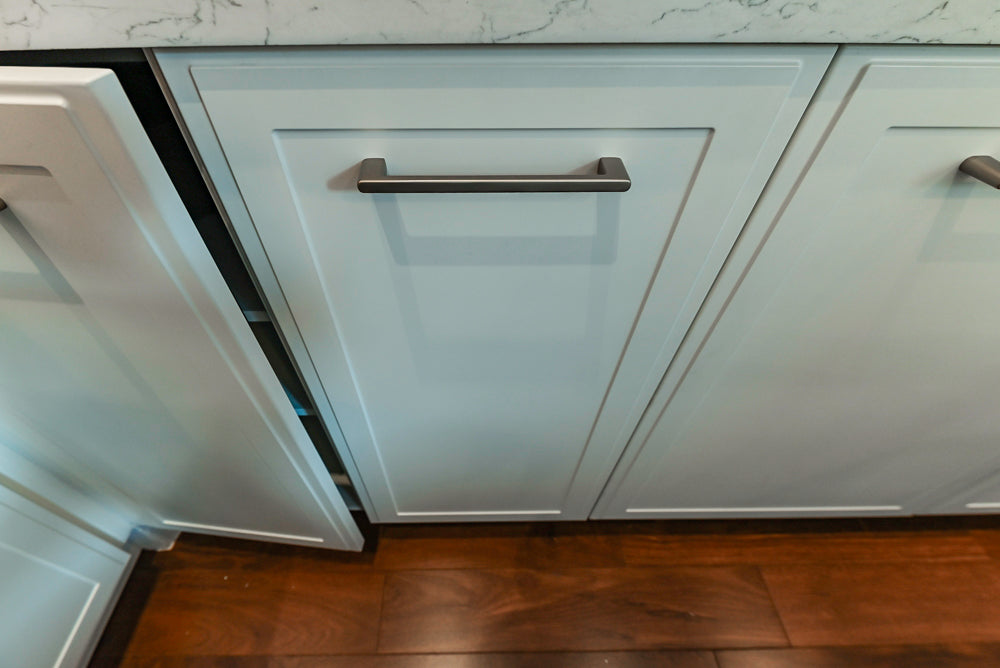 Nolte Küchen Classic Modern White Kitchen with Quartz Countertops & Luxe Appliances