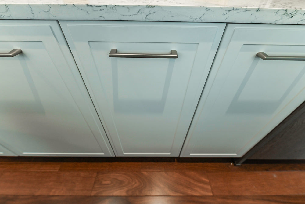 Nolte Küchen Classic Modern White Kitchen with Quartz Countertops & Luxe Appliances