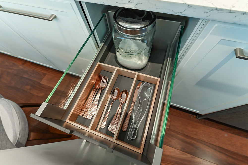 Nolte Küchen Classic Modern White Kitchen with Quartz Countertops & Luxe Appliances