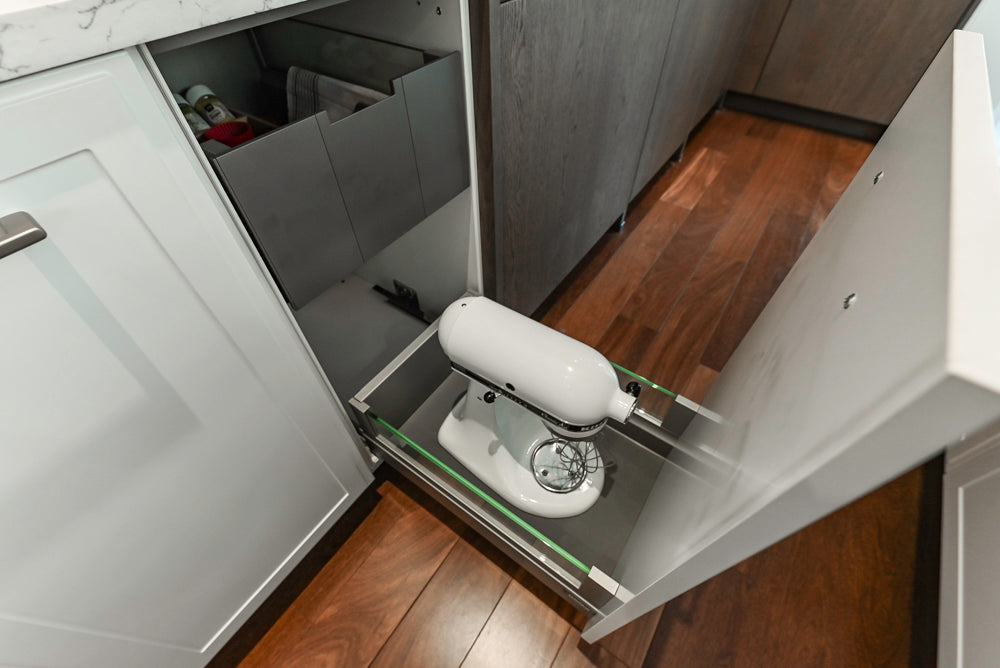 Nolte Küchen Classic Modern White Kitchen with Quartz Countertops & Luxe Appliances